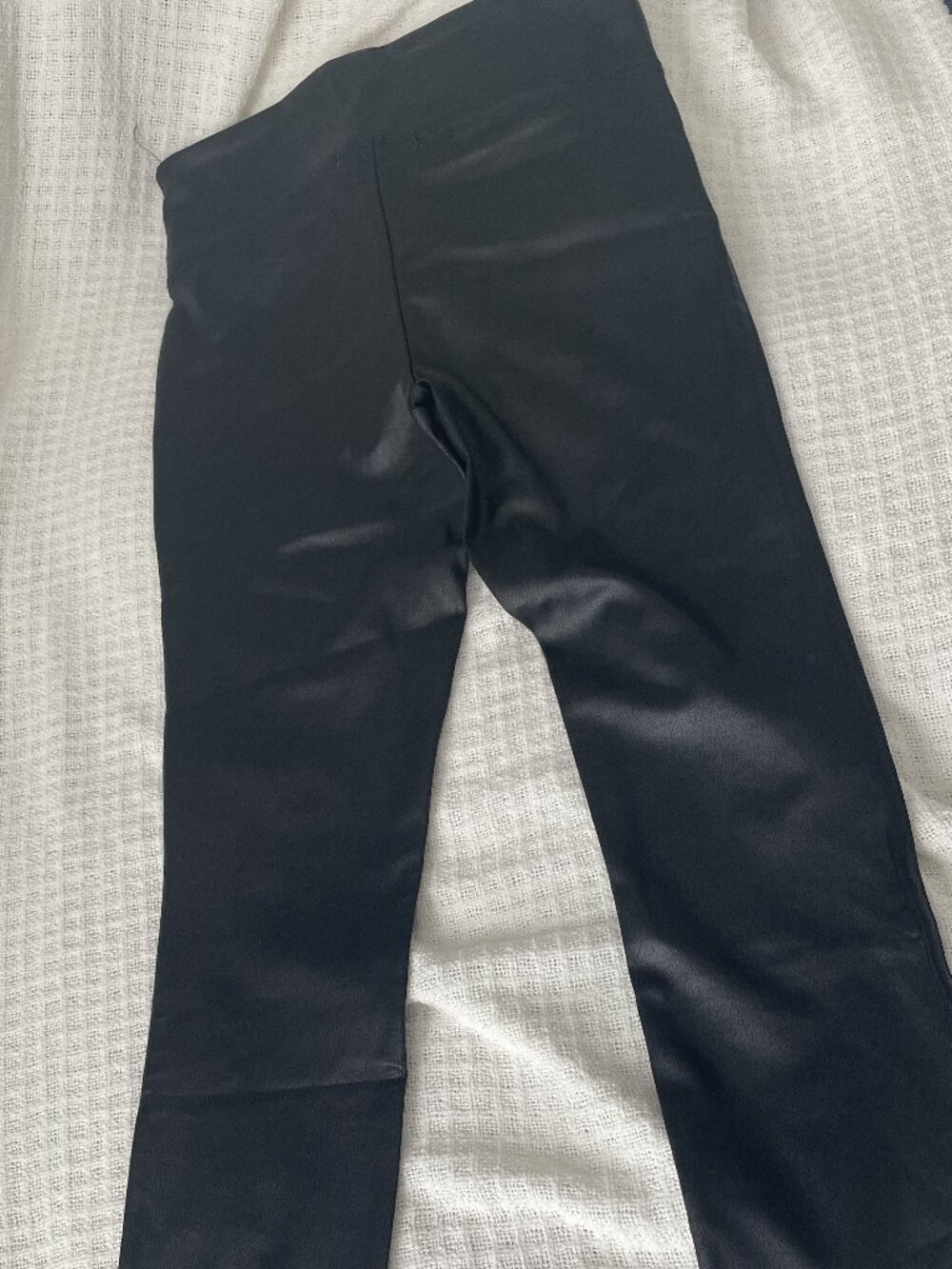 GUESS Women’s Black Faux Leather LEGGINGS– Sleek Moto Style – NWOT Size small